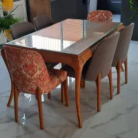 ناهار خوری ۶ نفره بسیار تمیز به همراه شیشه روی میز