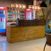 کانتر چوبی ، سینک و آبچکان ، میز و صندلی