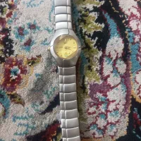 ساعت مچی در حد نو کاملا سالم فقط باتری ندار ه