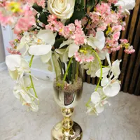 گلدان کنار سالنی به همراه گل|گل مصنوعی|الوند, |دیوار