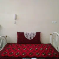 میز ناهار و تخت فرفورژه سالم و تمیز