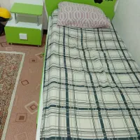 تخت نوجوان