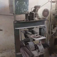 فروش پرس هیدرولیک با دو قالب تیز و یک خم