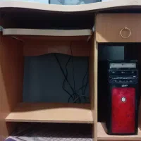 میز تحریر و کامپیوتر