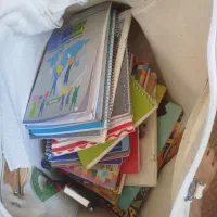 یک ساک دفتر و مداد و خط کش