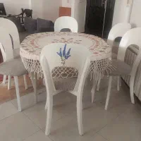 میز بیضی  ۶ نفره  متحرک و ۶ عدد صندلی قشنگ و سالم