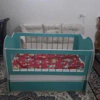 تخت وگهواره بچه سالم همراه با تشک تمیز