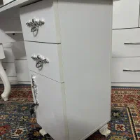 میز و صندلی ناخن نو( میز تحریر ) و یک صندلی مدیریت