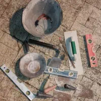 تعدادی ابزار کار صحیح و سالم