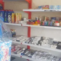 فروشنده خانم برای دکه ترمینال