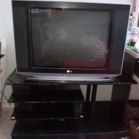 تلویزیون 29 و میزش