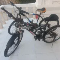 دوتا دوچرخه ۲۶|دوچرخه، اسکیت، اسکوتر|اهرم, |دیوار