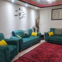 مبل و میزناهار خوری و ساعت ایستاده