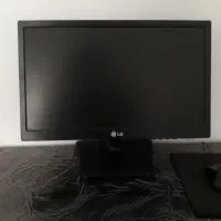 کامپیوتر همراه با کس و کیبورد و موس