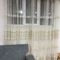پرده توری سالم پانچ شده ب همراه میله پرده