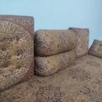 شاه نشین و صندوقچه و تلوزیون قدیمی