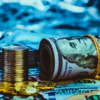 مقداری دلار پیدا شده