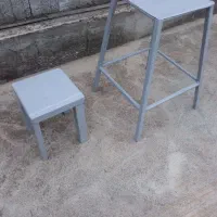 دوعدد چهار پایه آهنی