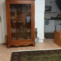 بوفه شیک پشت چوب  وسقف چراغ دار