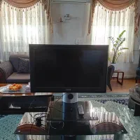 فروش تلویزیون ال سی دی ۳۲ اینچ سونی با میز شیشه ای|تلویزیون و پروژکتور|قائم‌شهر, |دیوار
