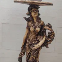 مجسمه با گلدان