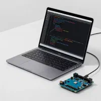 آموزش خصوصی  ARM (STM32)  AVR  C++  C