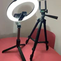سه پایه دوربین و رینگ لایت