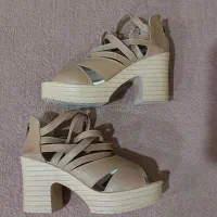 کفش|کیف، کفش، کمربند|کنگاور, |دیوار