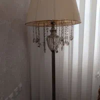 آباژور ایستاده