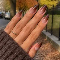 ناخن با تخفیف ویژه .خدمات تخصصی و اموزش