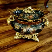 کشکول و شکلات خوری