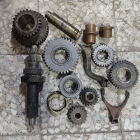 لوازم گیربکس لندرور ۵ دنده کاپوت زاپاس خور