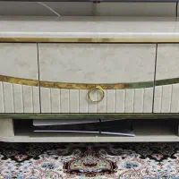 میز تلویزیون و ساعت ایستاده و تابلو فرش ماشینی