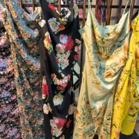 مسئول تولید محتوا و مدل برای عکاسی