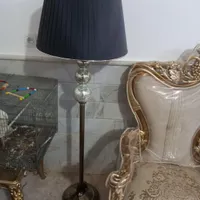 آباژور ایستاده