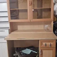 کتابخانه و میز تحریر