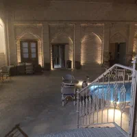 طبقه همکف گلسرخی