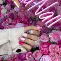 تخفیف ترمیم ناخن  و کاشت ناخن با بهترین متریال