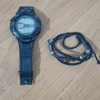 ساعت دیجیتالی و دستبند