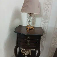 میز و آباژور