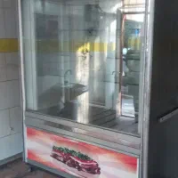 یک عدد یخچال ویترینی ویک عدد فر ساندویچی