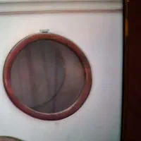 پنجره گرد چوب