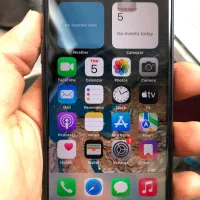 ایفون 8 فوری