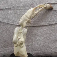 عاج کنده کاری شده