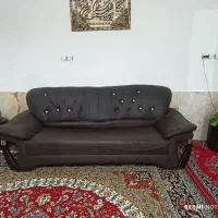 مبل چرم 7نفره به همراه میز و ساعت ایستاده و اباژور