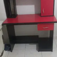 یک عدد میز به فروش میرسد
