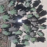 یک جفت کفش ایمنی ولباس کاروچند جفت دستکش