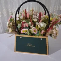 سبد گل مصنوعی بسیار زیبا و شیک (مناسب هدیه و دکور)