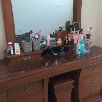 سرویس خواب در حد نو|تخت و سرویس خواب|صدرا-فارس, فاز ۱|دیوار