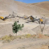 کارگرساده در‌سنگ‌شکن ملایر